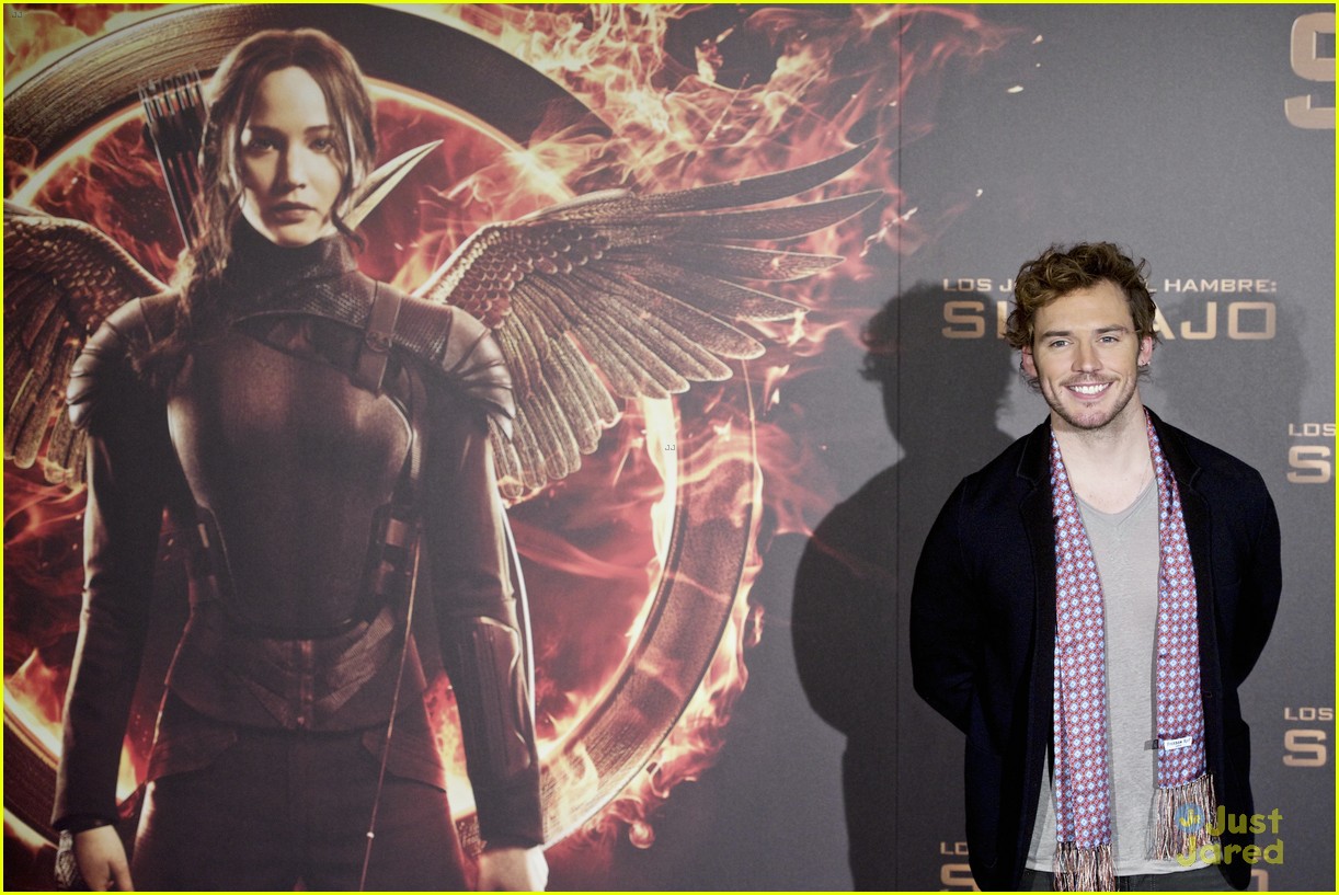 sam claflin opens up on giving up soccer dream 09