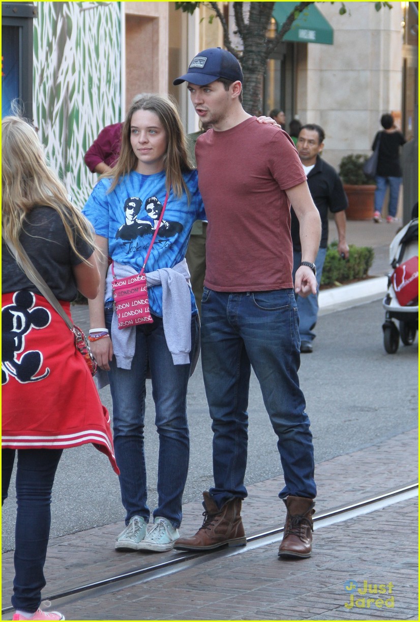 damian mcginty glee fans the grove 03