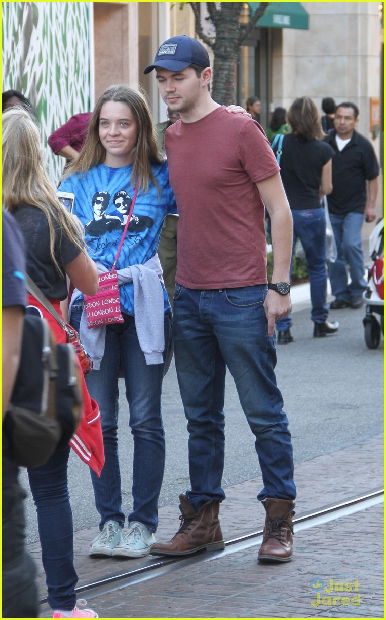 damian mcginty glee fans the grove 07