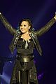 demi lovato manchester concert workout on stage 01