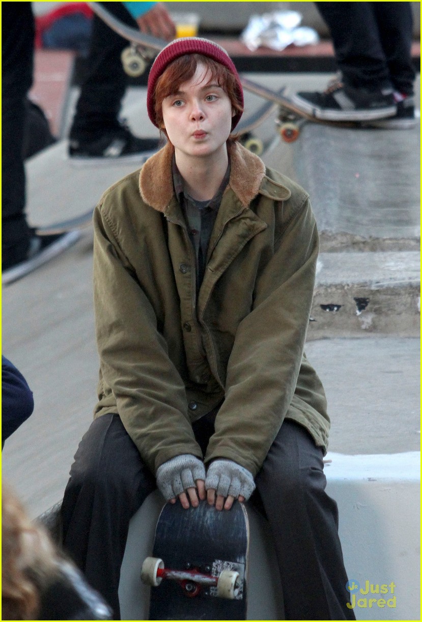 elle fanning looks unrecognizable in her new movie 08