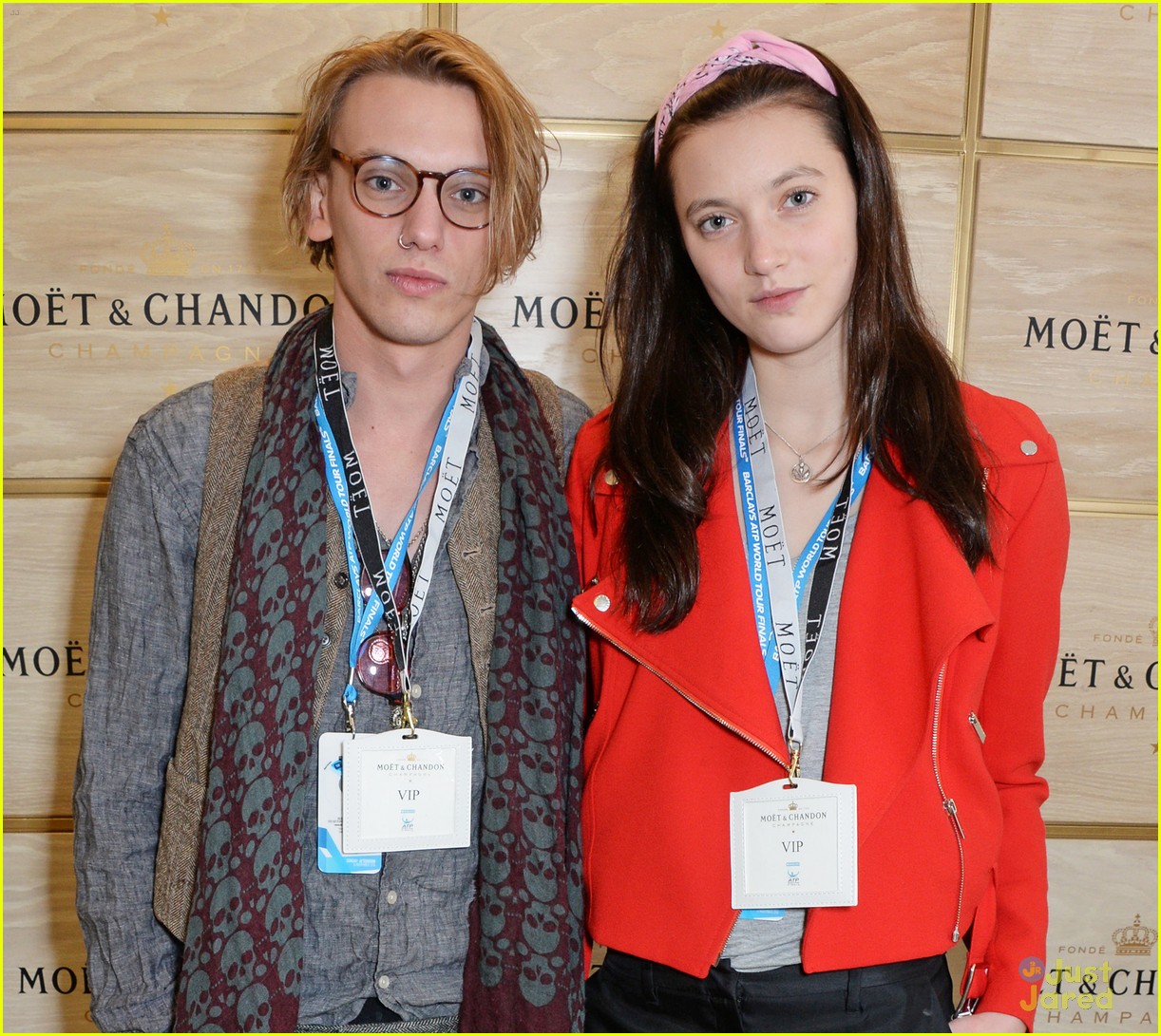 jamie campbell bower matilda lowther make one very cute couple 04