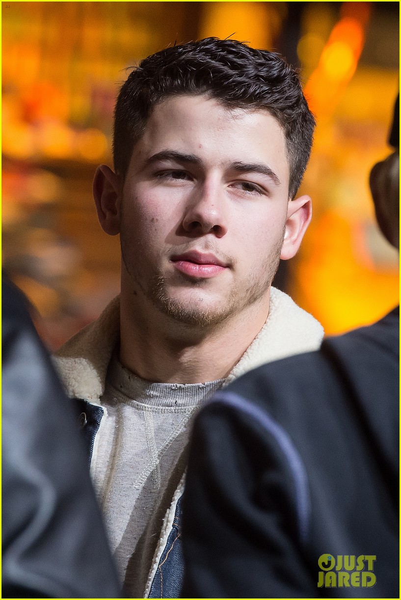 nick jonas gets ready for the macys thanksgiving day parade 02
