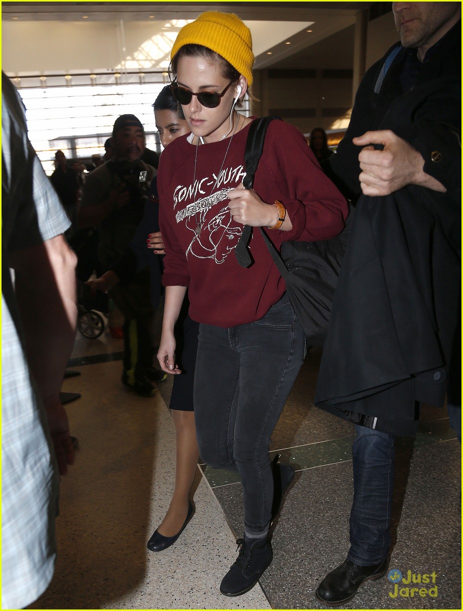 kristen stewart jets out of lax airport 03