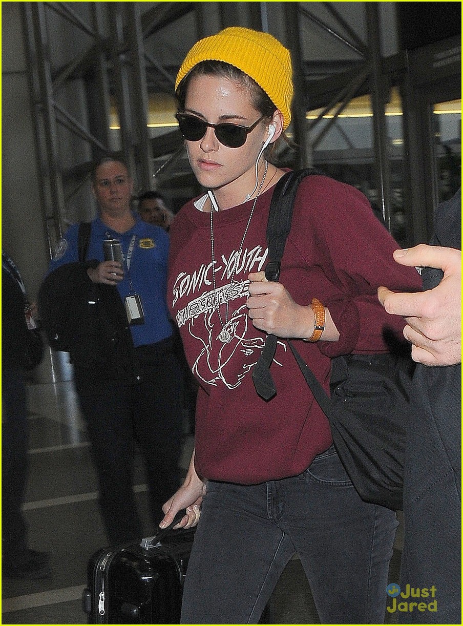 kristen stewart jets out of lax airport 10