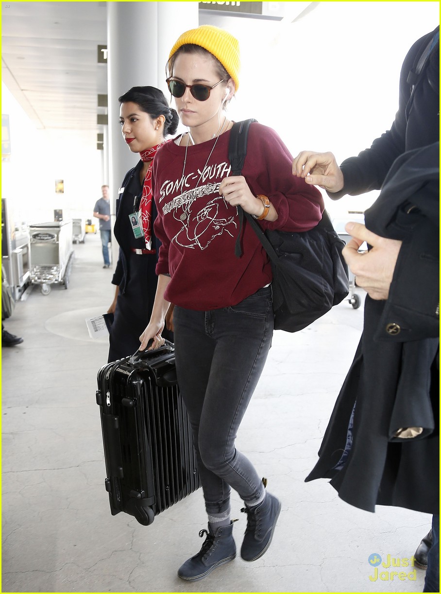 kristen stewart jets out of lax airport 13