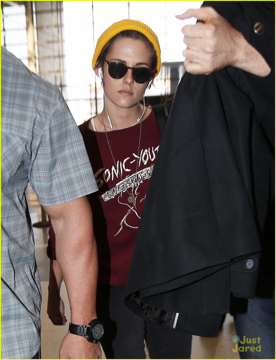 kristen stewart jets out of lax airport 16