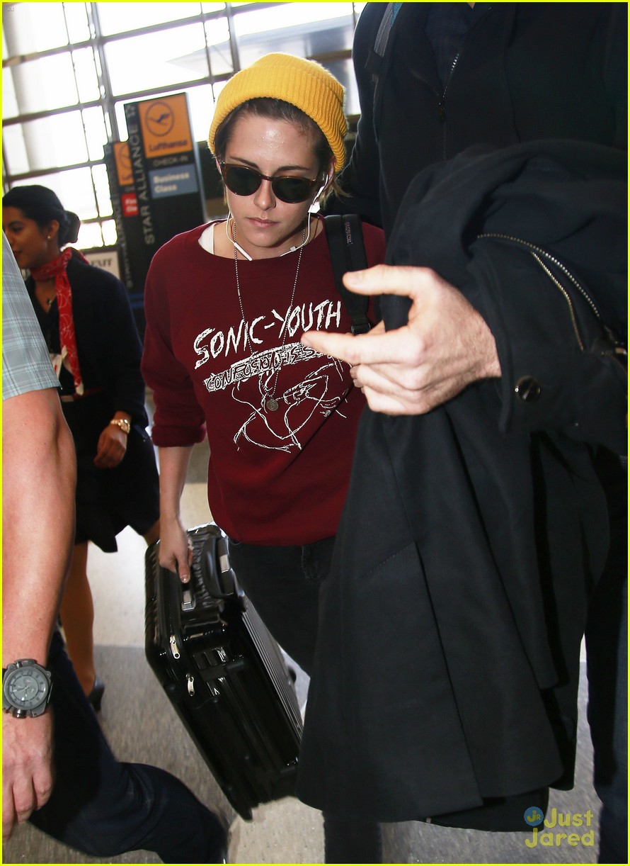 kristen stewart jets out of lax airport 18