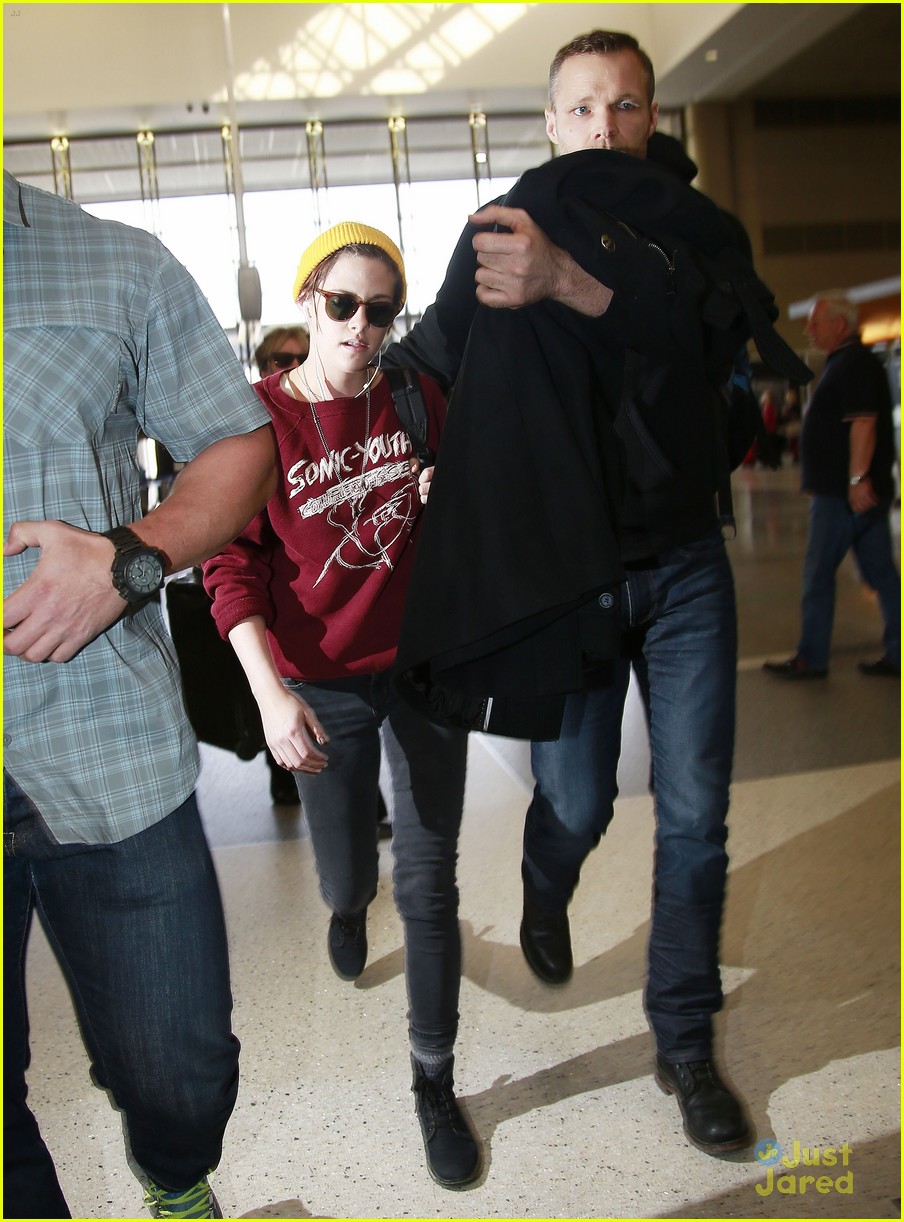 kristen stewart jets out of lax airport 19
