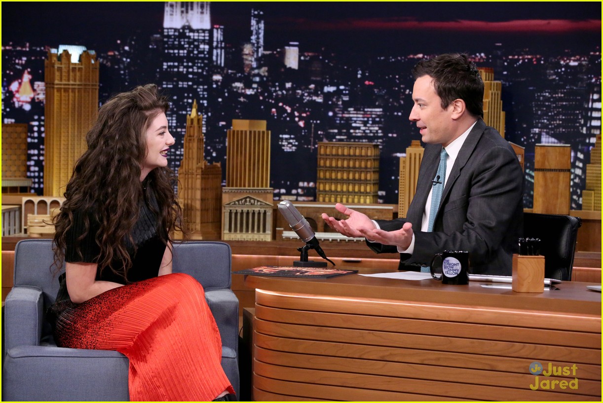lorde performs on jimmy fallon 03