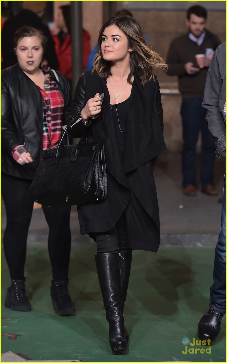 lucy hale dan shay thanksgiving parade rehearsals 01