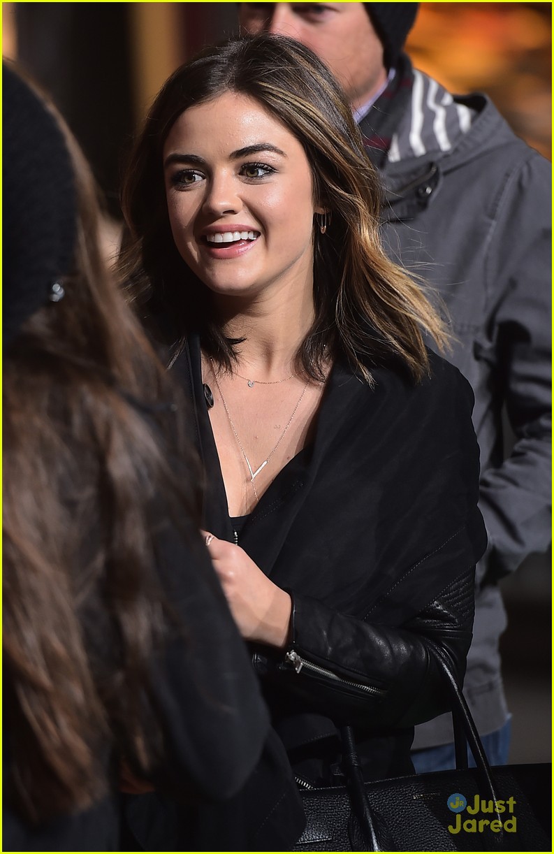 lucy hale dan shay thanksgiving parade rehearsals 04
