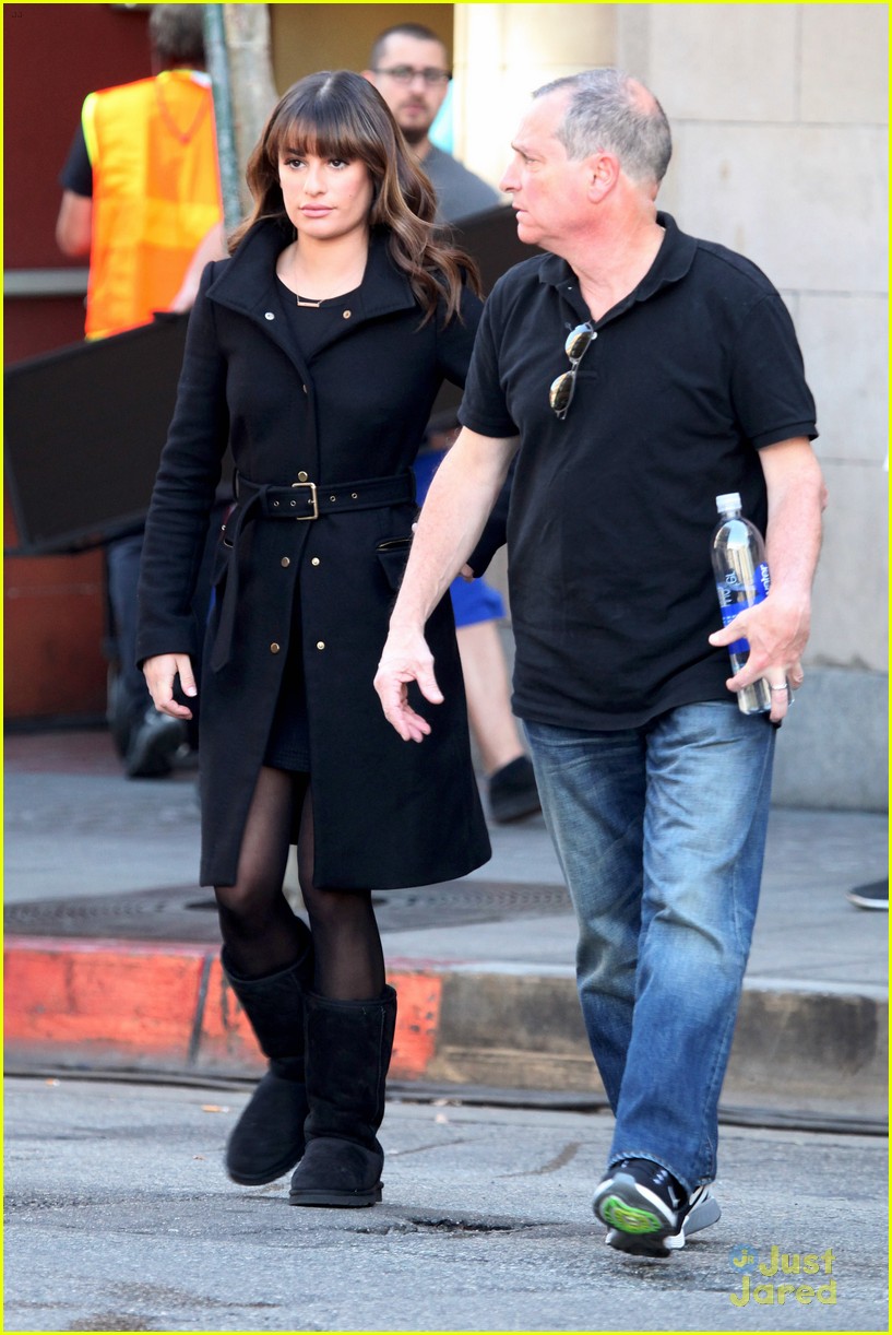 lea michele has father daughter moment on glee set 08
