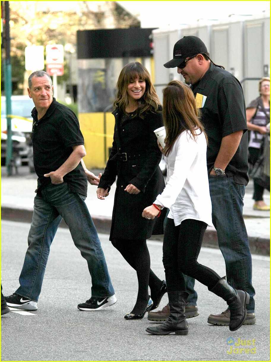 lea michele has father daughter moment on glee set 10