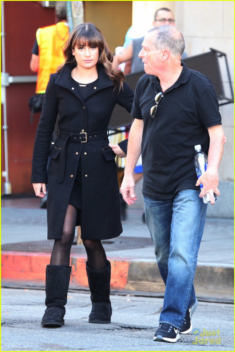lea michele has father daughter moment on glee set 12