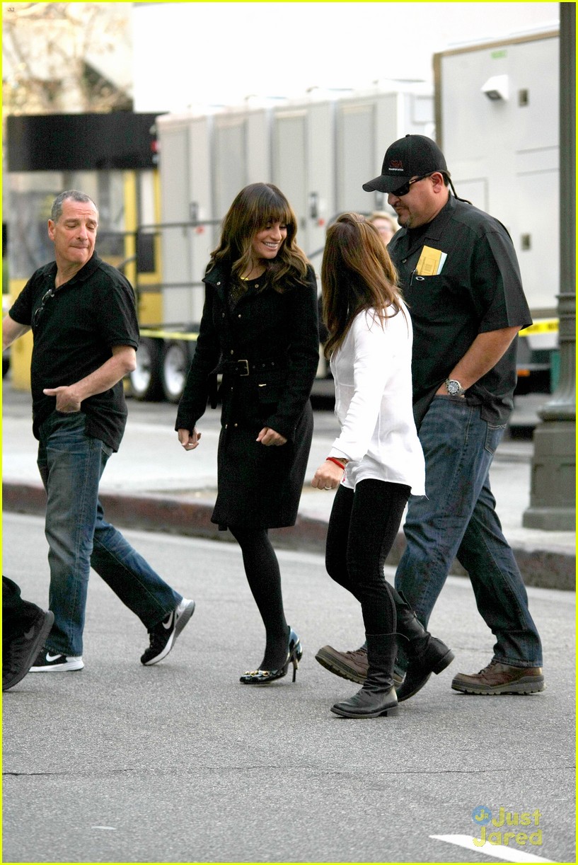 lea michele has father daughter moment on glee set 14