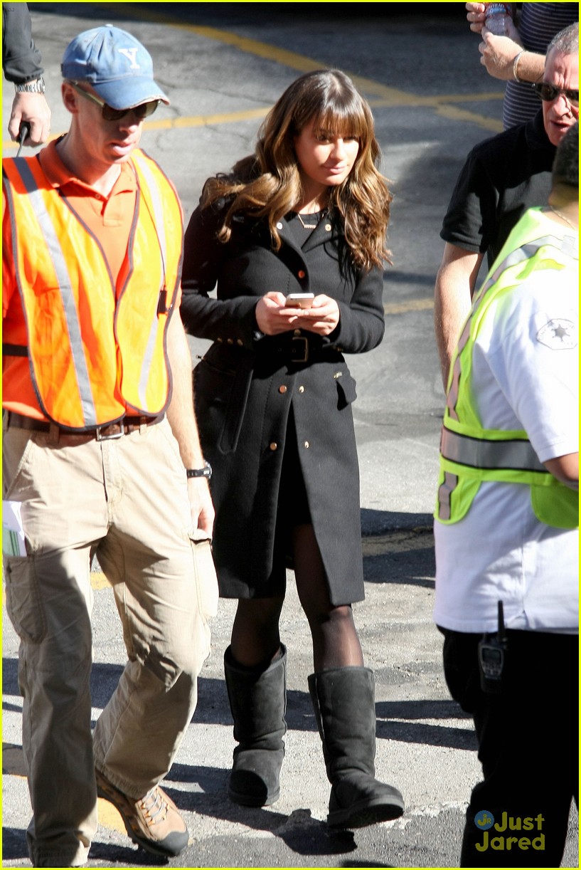 lea michele has father daughter moment on glee set 16