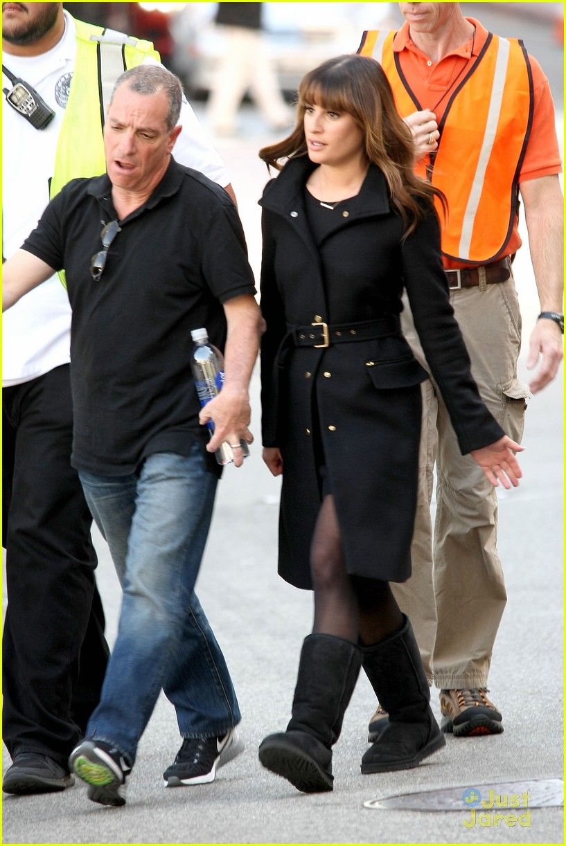 lea michele has father daughter moment on glee set 17