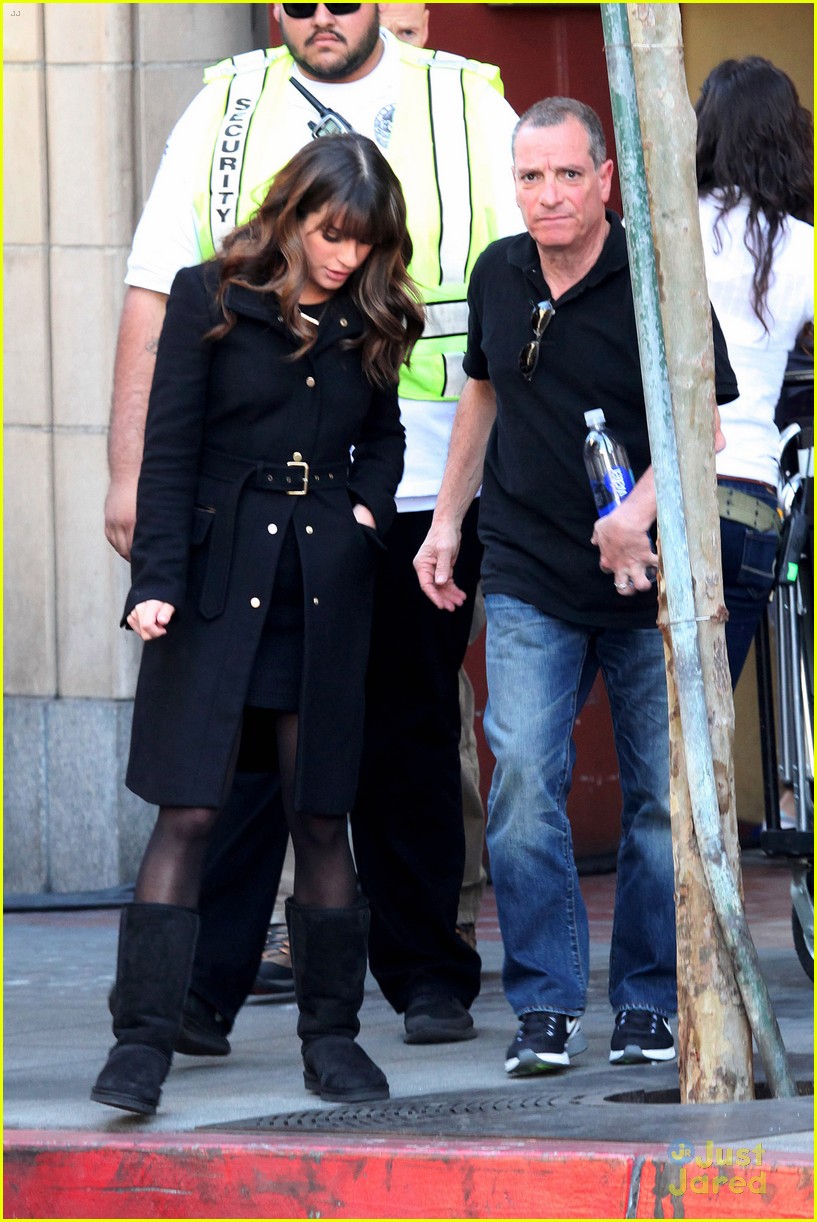 lea michele has father daughter moment on glee set 19