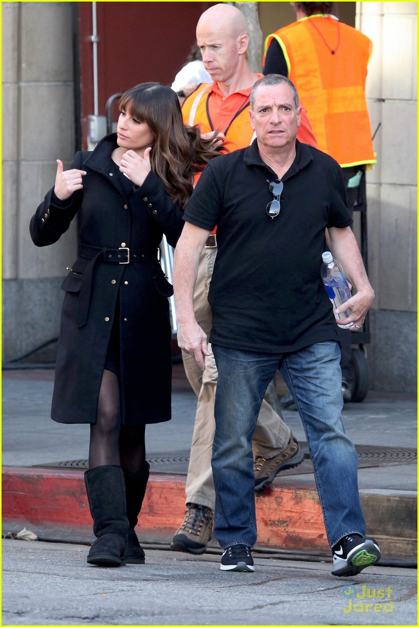 Lea Michele Catches Up with Dad Marc on Glee Set Photo 744021