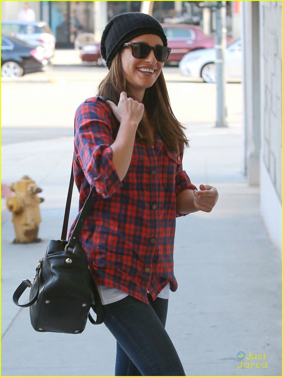 lea michele grateful to be on glee 04
