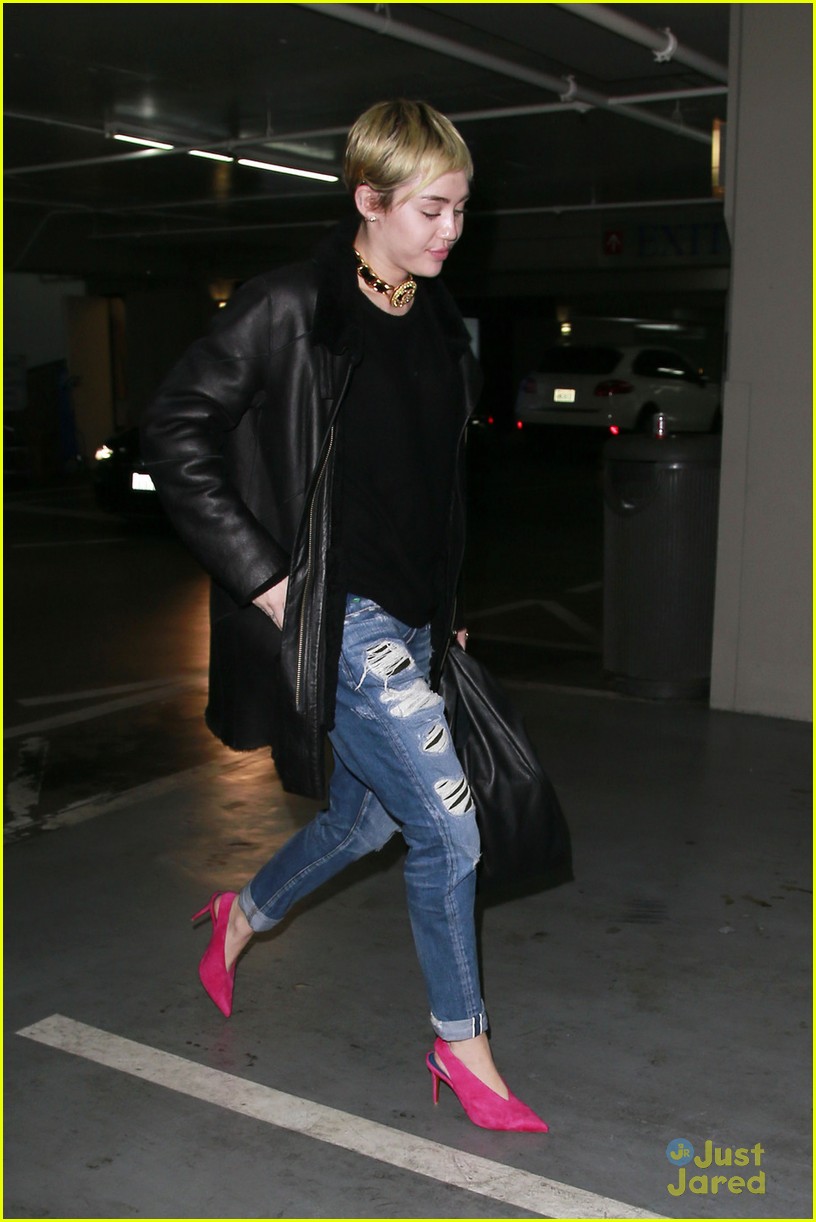 miley cyrus patrick schwarzenegger keep their distance after a date 04