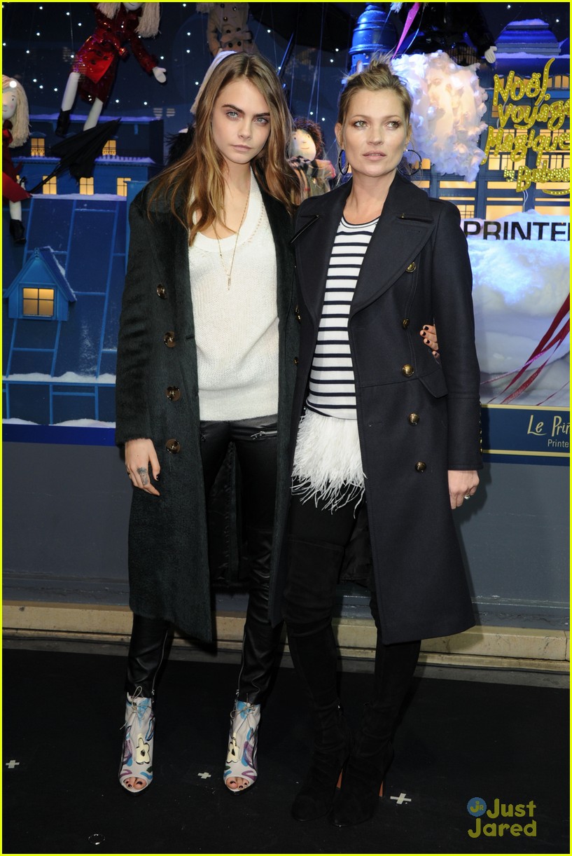 cara delevingne kate moss christmas unveiling 08