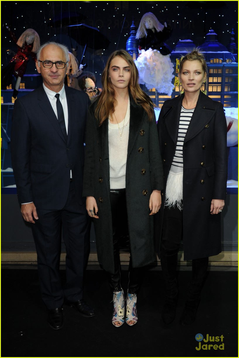 cara delevingne kate moss christmas unveiling 10