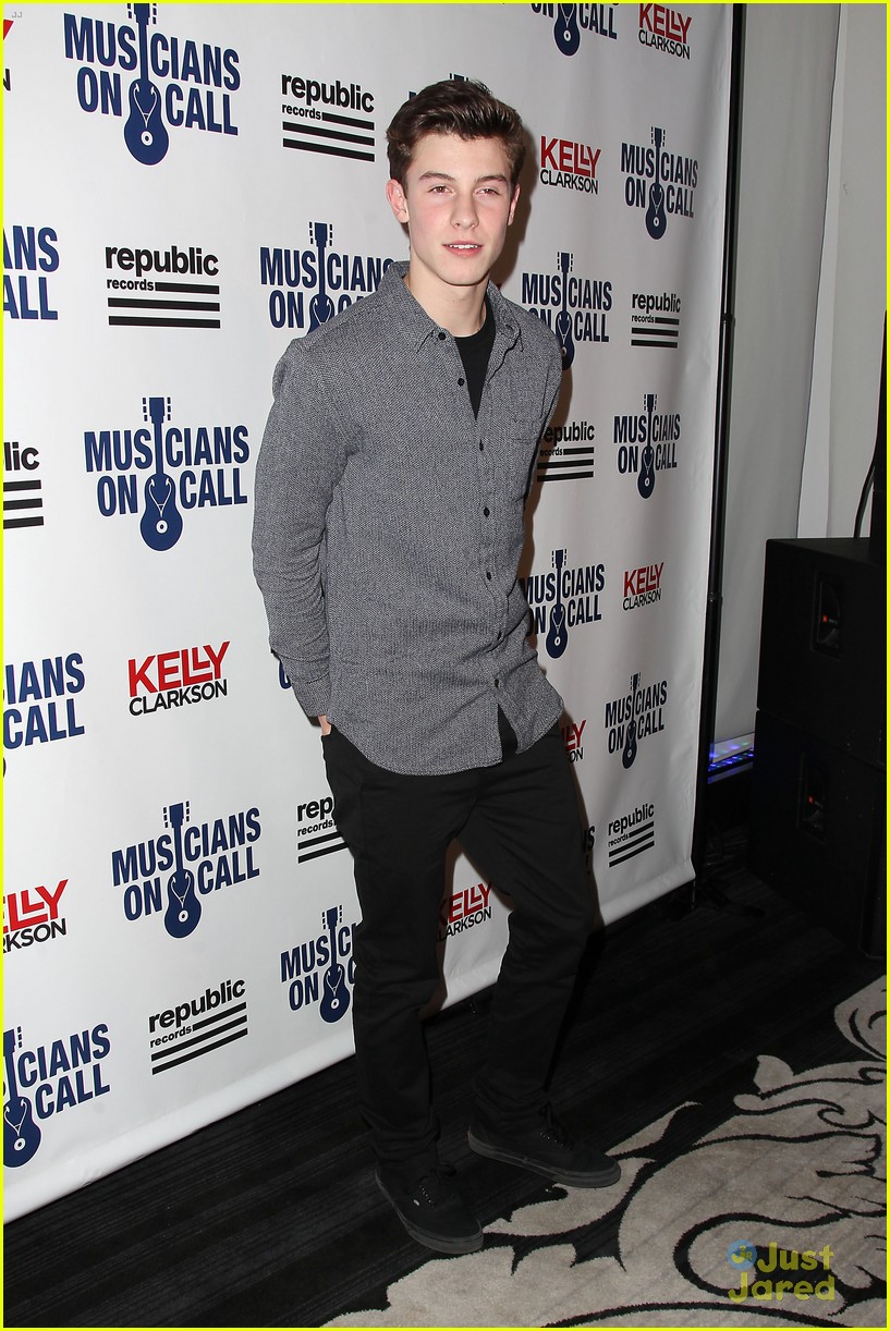 nick jonas shawn mendes musicians on call performers 07