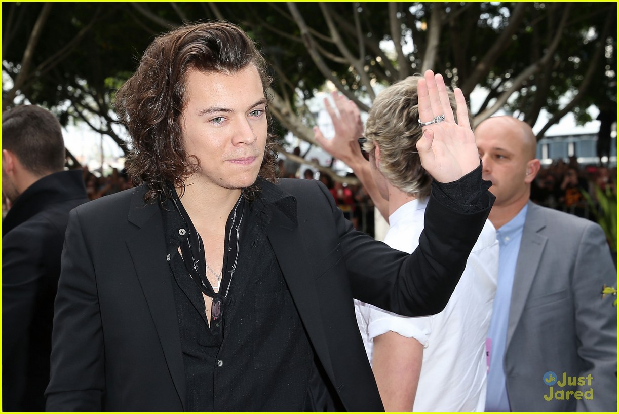 one direction guys pull off sleek red carpet fashion at aria awards 10