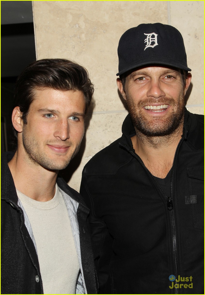 parker young chris lowell make us miss enlisted 10