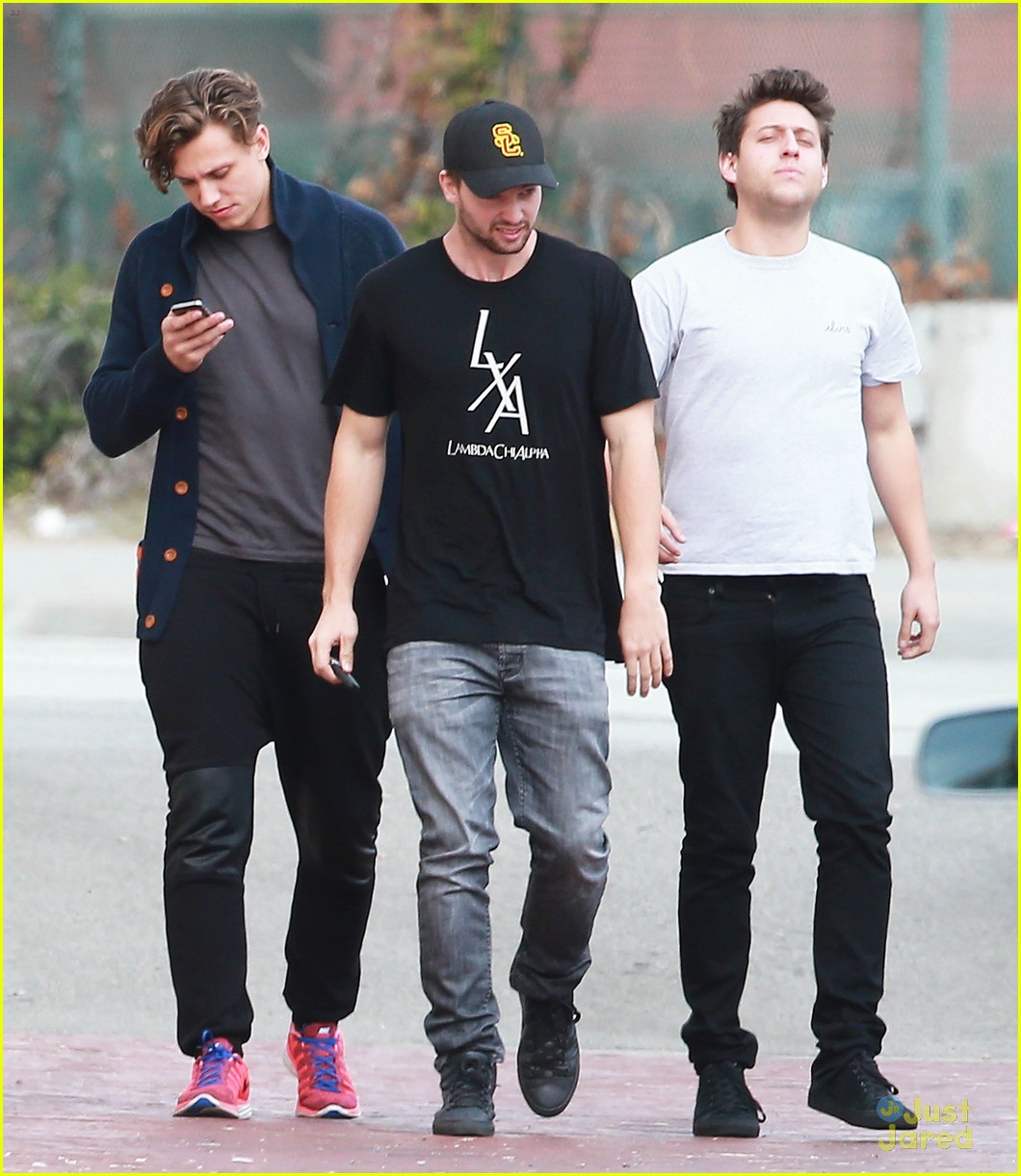 patrick schwarzenegger hang out with friends 05