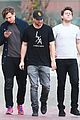 patrick schwarzenegger hang out with friends 05