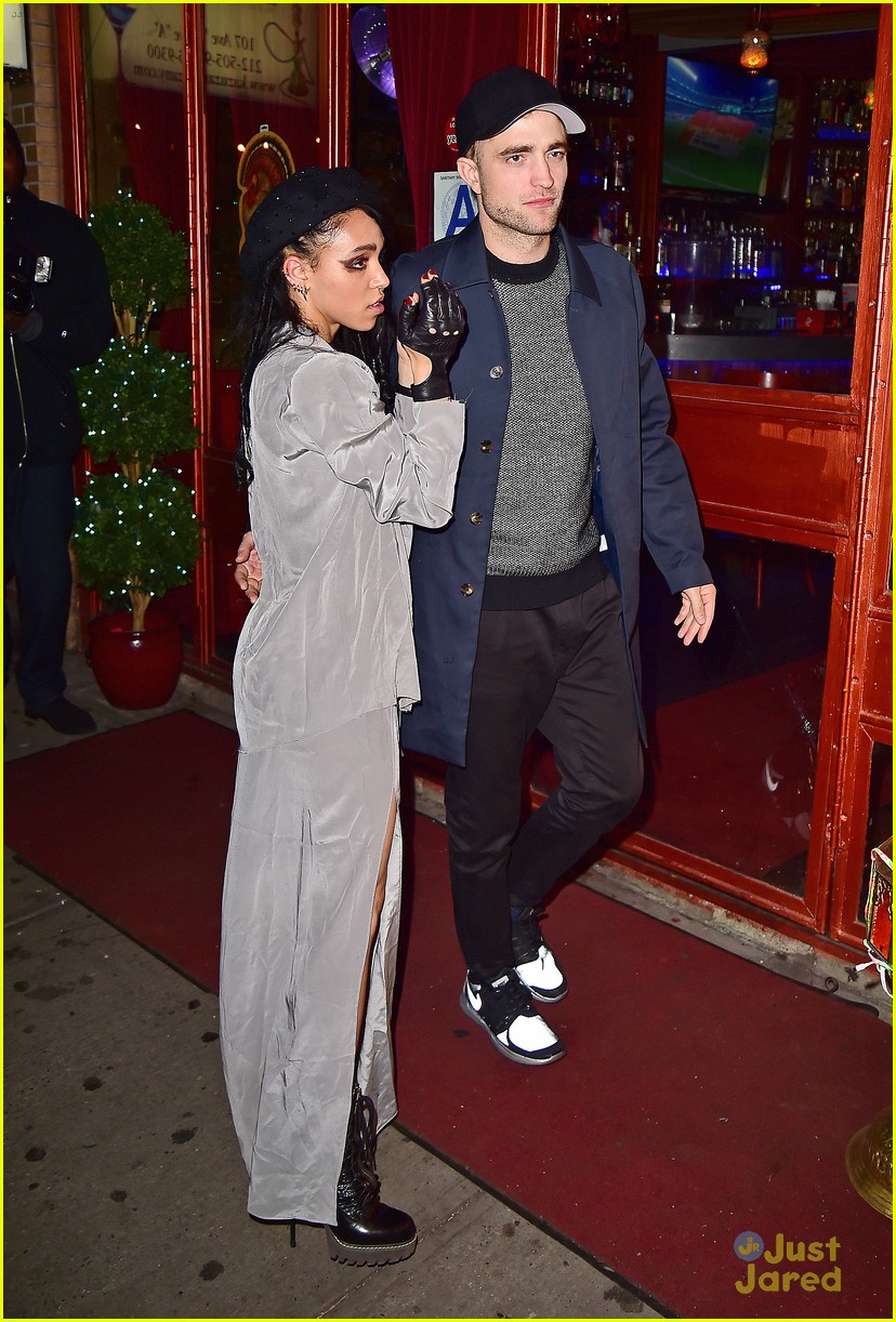 robert pattinson supports fka twigs at nyc afterparty 01