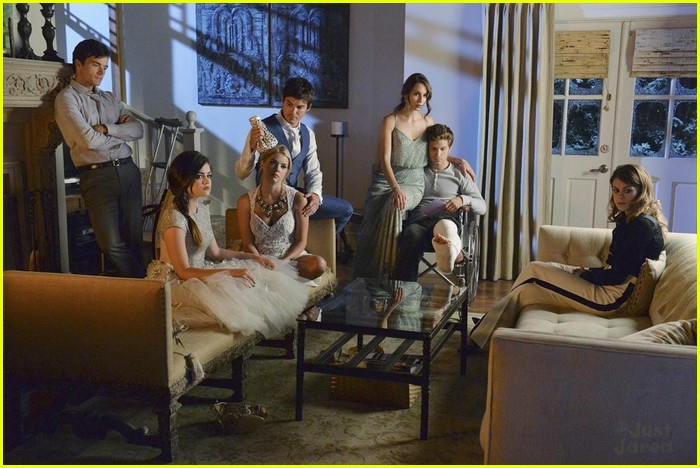 pretty little liars holiday episode more pics 01