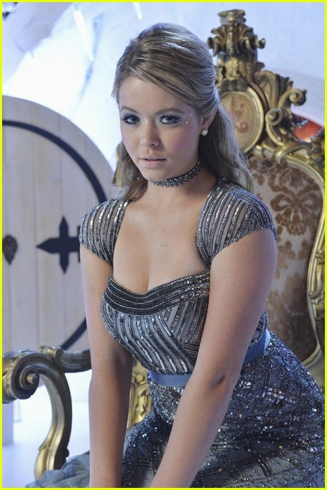 pretty little liars holiday episode more pics 08