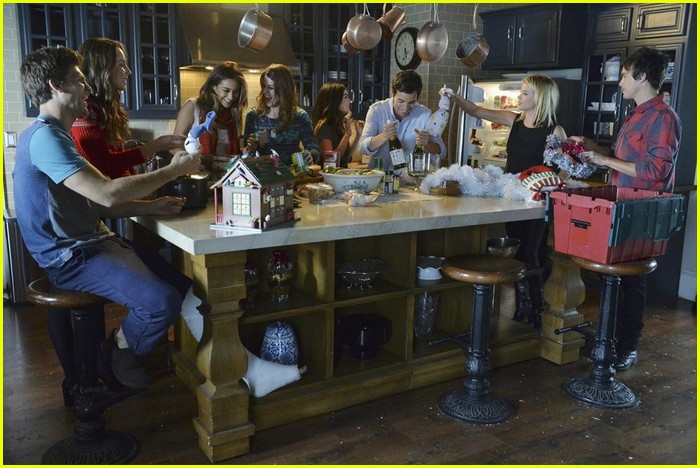 pretty little liars holiday episode more pics 12