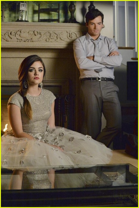 pretty little liars holiday episode more pics 17