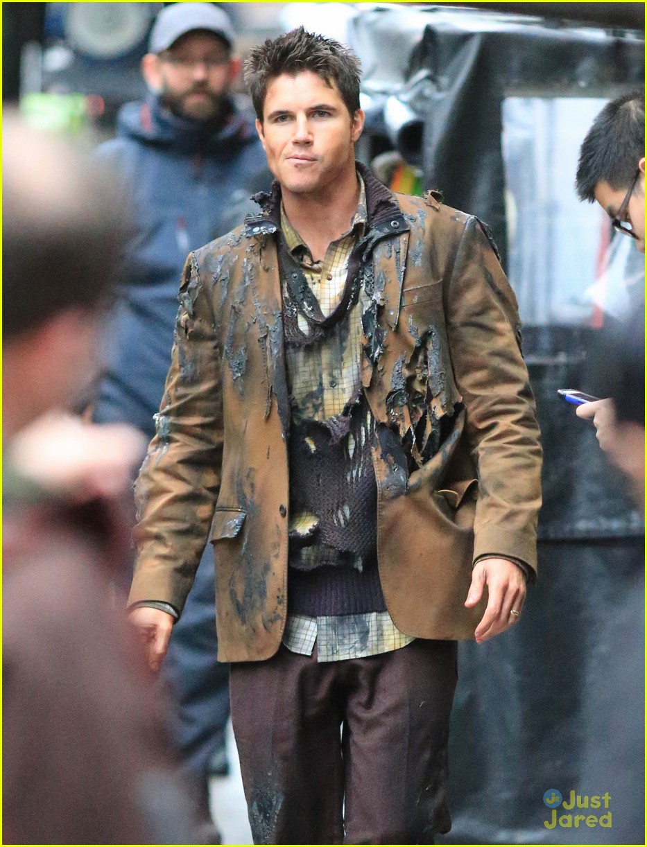 robbie amell firestorm in the flash 09