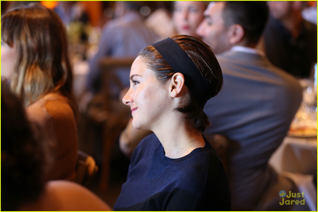 shailene woodley honors producers at variety brunch 08
