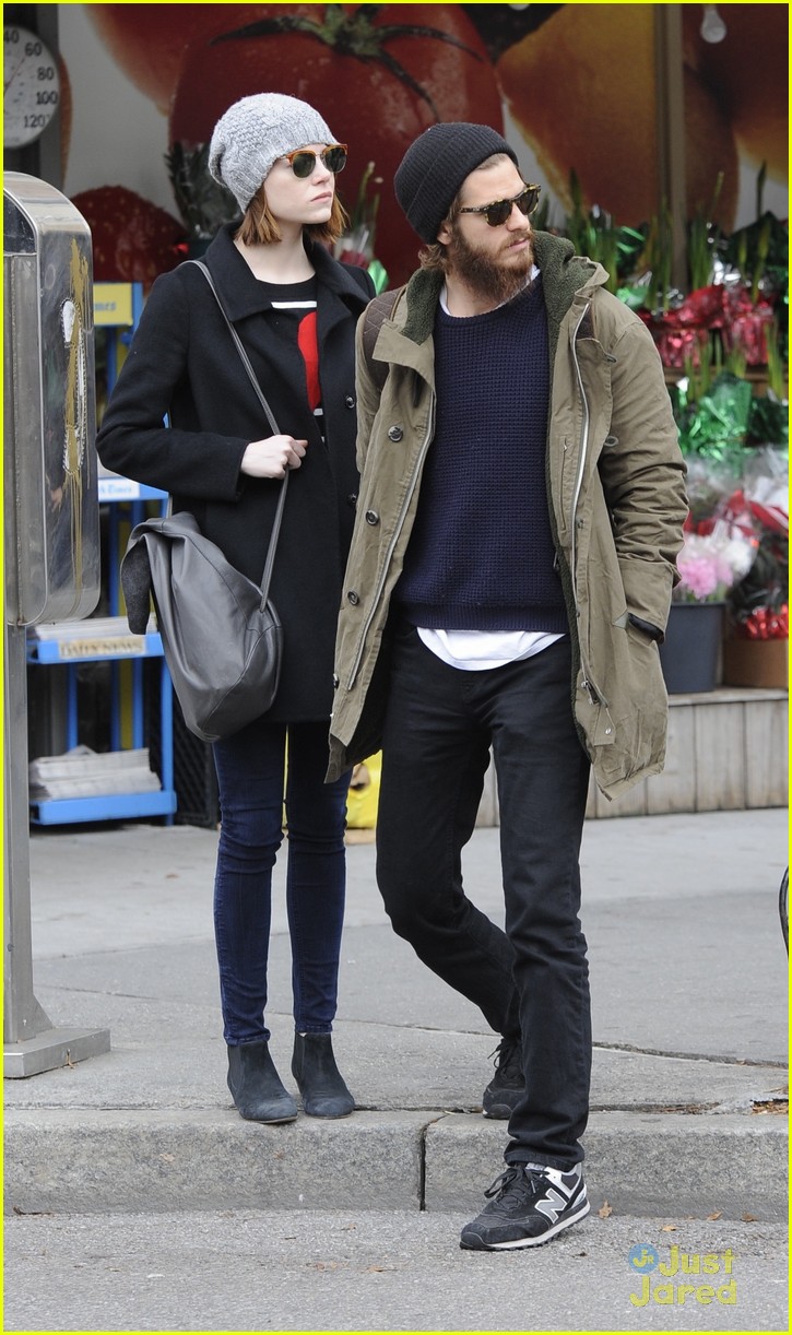 emma stone andrew garfield get alone time 01