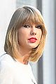 taylor swift jams out to blank space 02