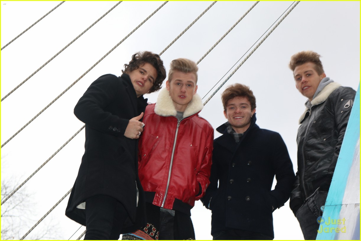 the vamps perform thanksgiving day parade 01
