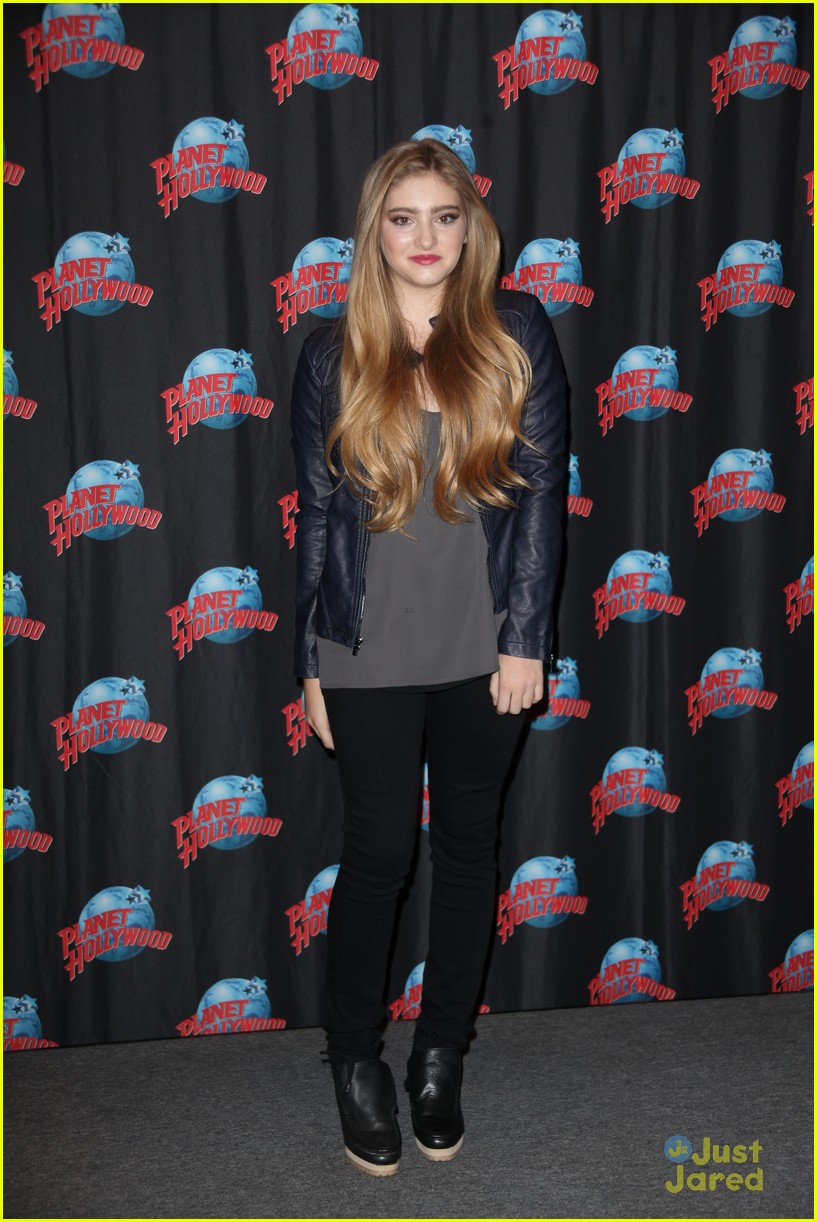 willow shields nyc outing planet hollywood 06