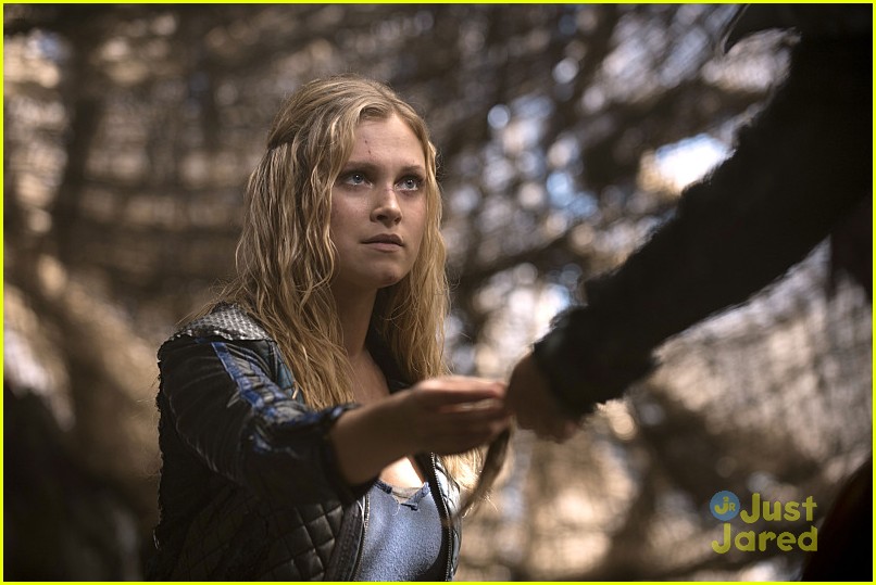 the 100 long into abyss stills 04