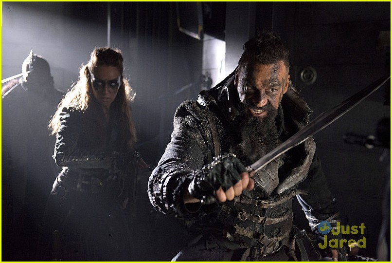 the 100 long into abyss stills 08
