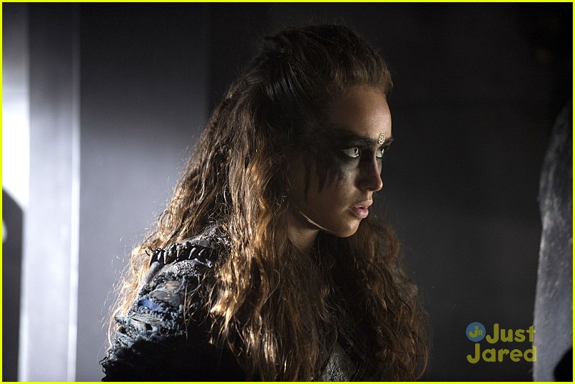 the 100 long into abyss stills 10