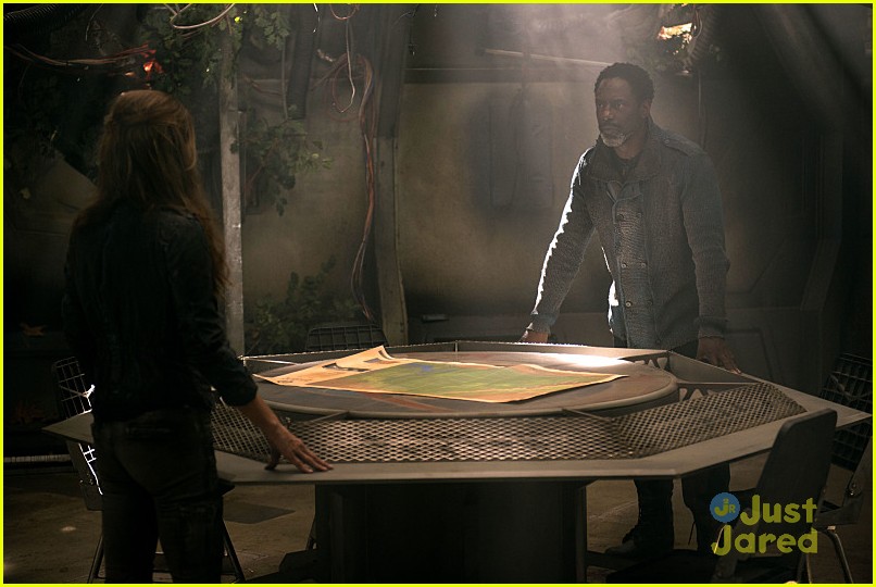 the 100 long into abyss stills 14