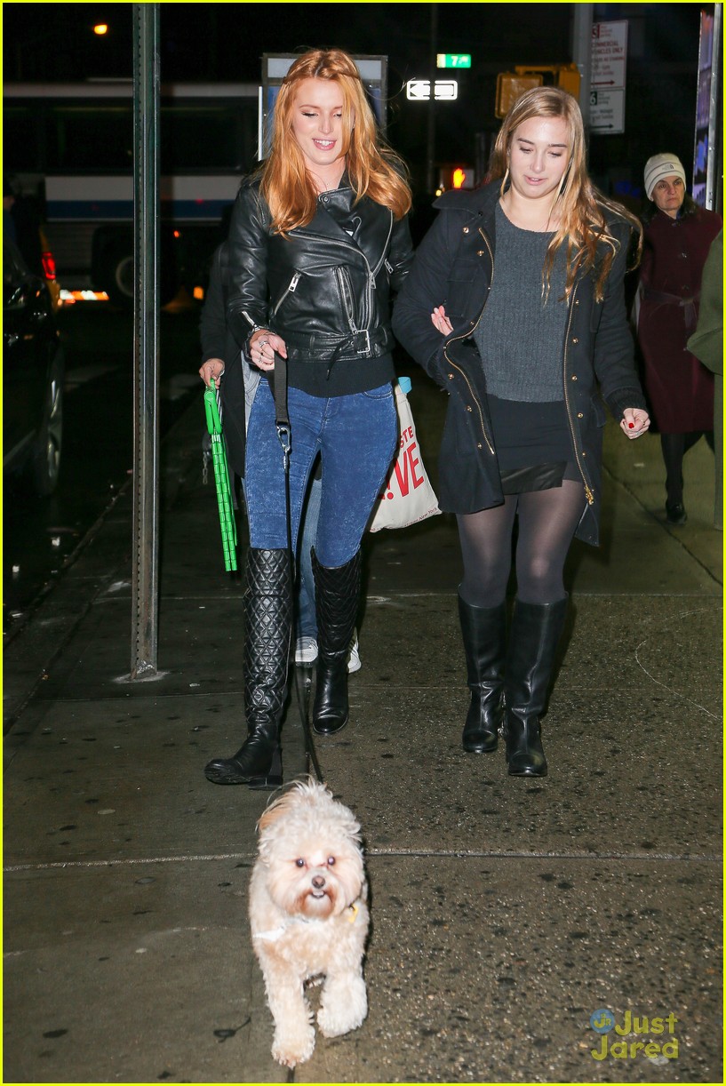 bella thorne view taping lax arrival 16