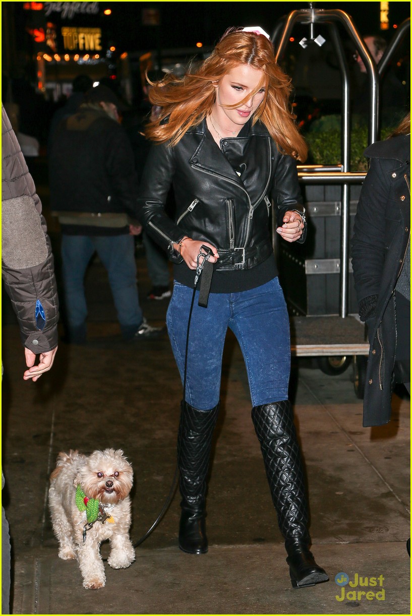 bella thorne view taping lax arrival 17